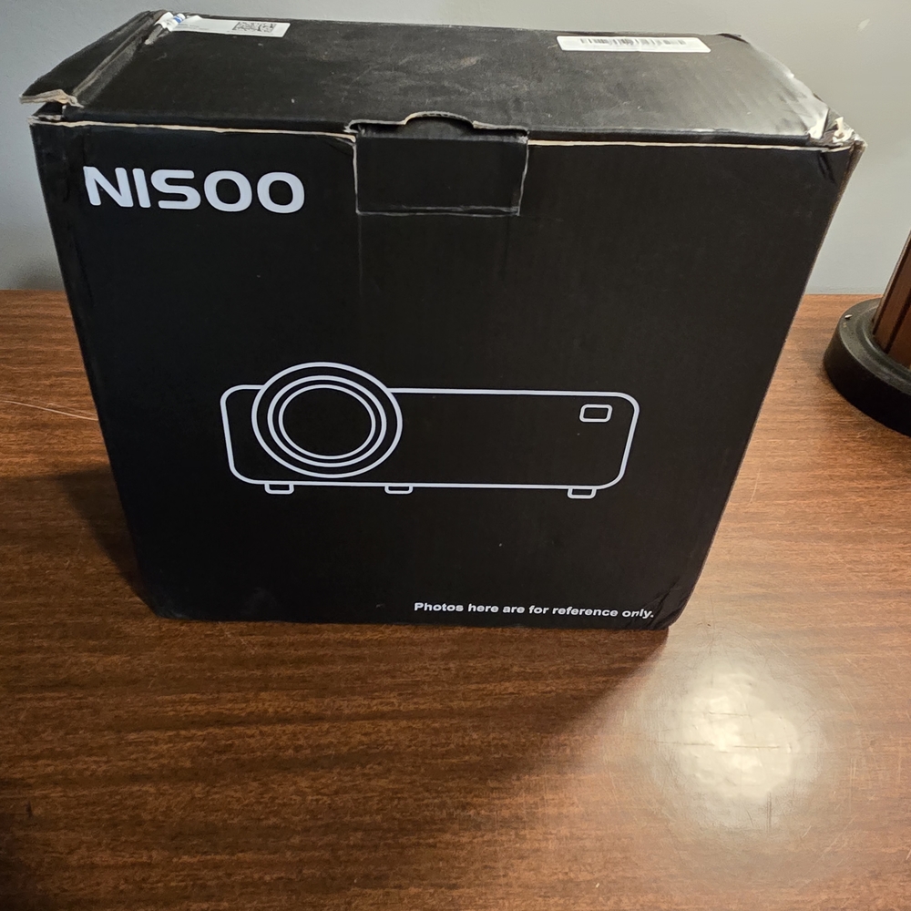 Nisoo M10 Mini Projector - Picture 2 of 5